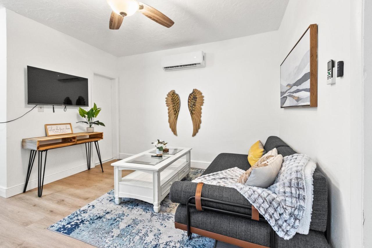 Intimate Casita Mia Minutes Away From Airport, Calle 8, Brickell, Coral Gables, The Beach And More! Miami Luaran gambar