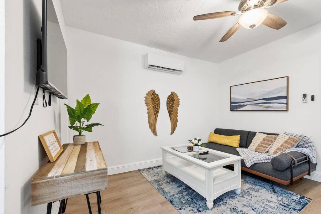 Intimate Casita Mia Minutes Away From Airport, Calle 8, Brickell, Coral Gables, The Beach And More! Miami Luaran gambar