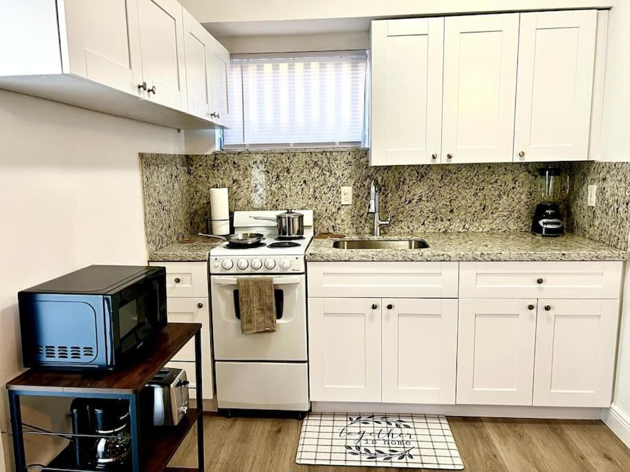 Intimate Casita Mia Minutes Away From Airport, Calle 8, Brickell, Coral Gables, The Beach And More! Miami Luaran gambar