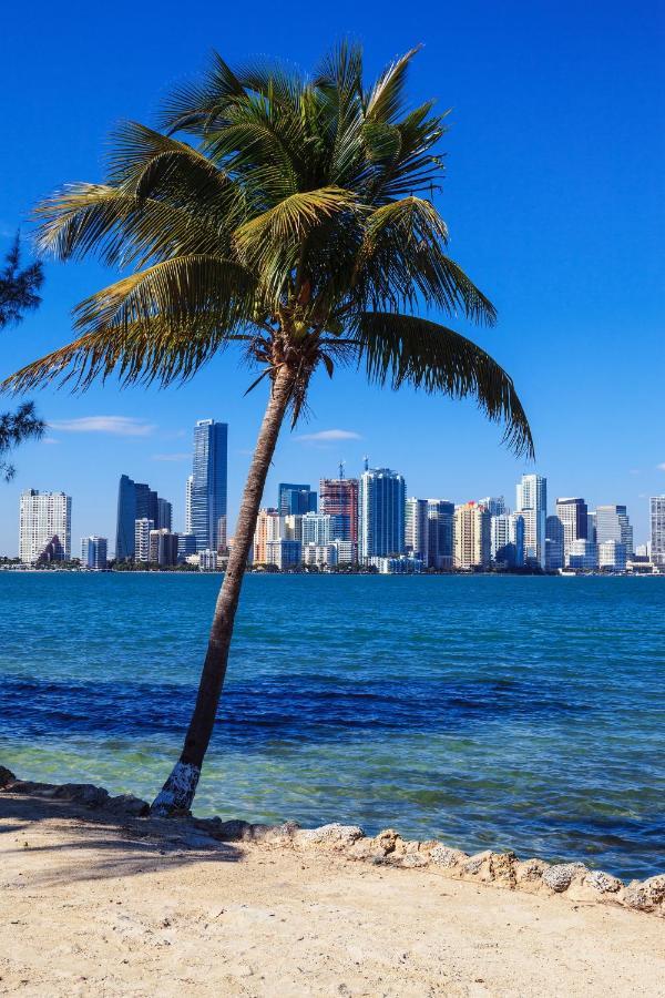 Intimate Casita Mia Minutes Away From Airport, Calle 8, Brickell, Coral Gables, The Beach And More! Miami Luaran gambar