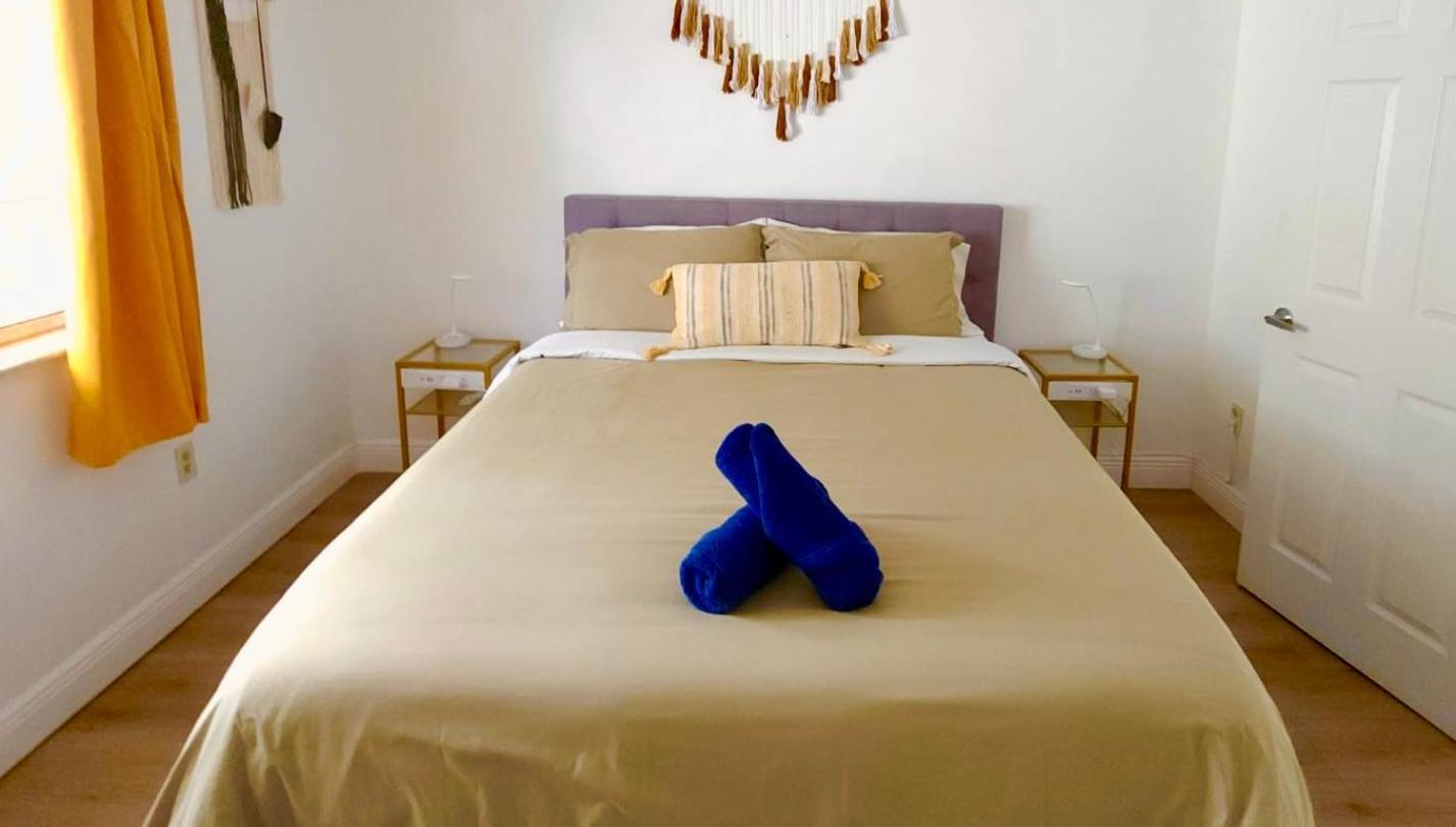 Intimate Casita Mia Minutes Away From Airport, Calle 8, Brickell, Coral Gables, The Beach And More! Miami Luaran gambar